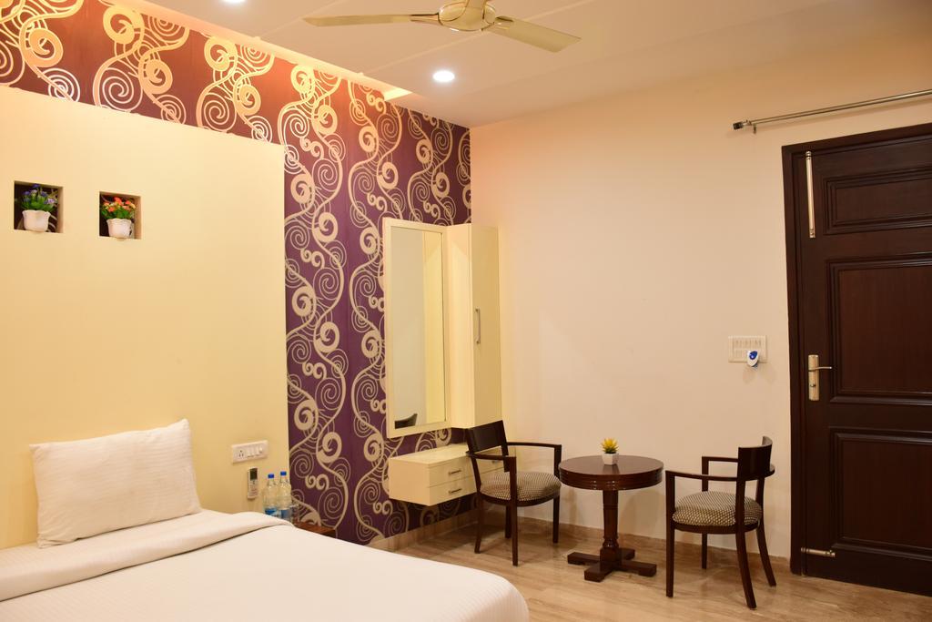 When In Gurgaon - Service Apartments, Near Medanta Medicity Делхи Екстериор снимка