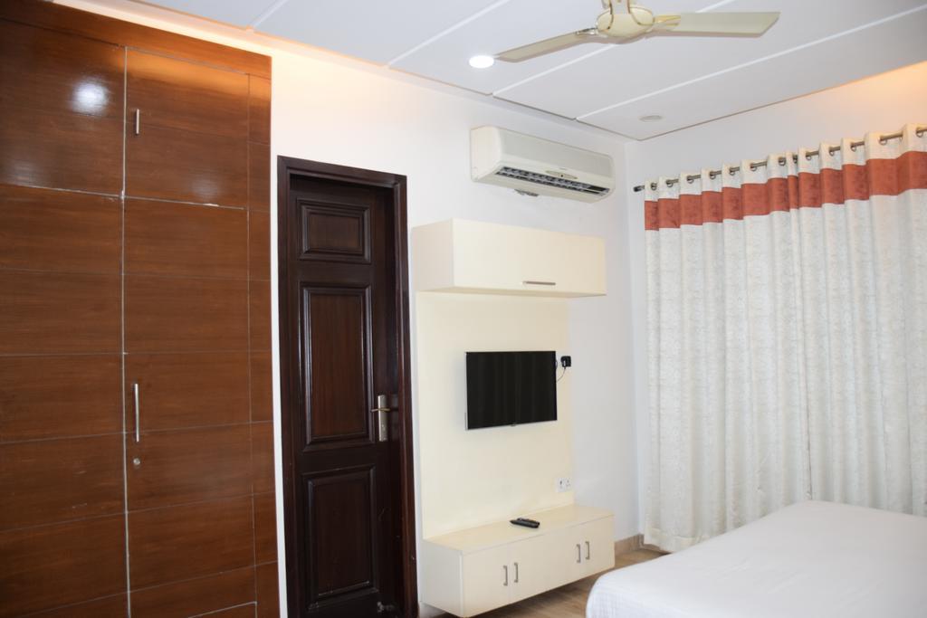 When In Gurgaon - Service Apartments, Near Medanta Medicity Делхи Екстериор снимка